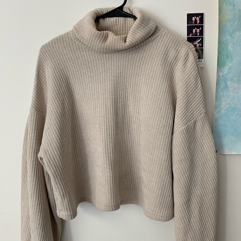 Loose cropped turtle neck sweater